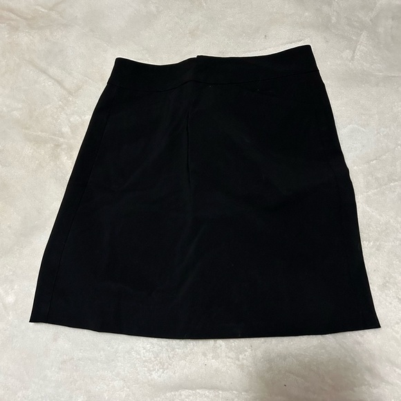 Babaton Skirt with Pockets - Picture 3 of 4